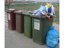 Cassonetti per la raccolta rifiuti