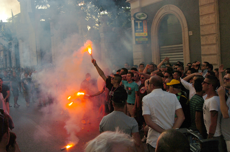 La protesta degli ultras ascolani domenica pomeriggio (foto Troiani)