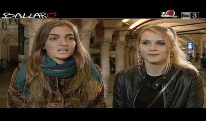 Due ragazze intervistata da Vicsia Portel per Ballarò