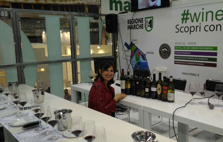 Francine Segan e i vini piceni (foto di Chiara Poli)
