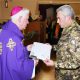 il-vescovo-ercole-con-i-militari-del-235-rav-piceno-durante-la-messa-per-il-santo-natale
