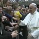 Papa Francesco incontra i terremotati (foto tratta da Twitter Catholic Sat)