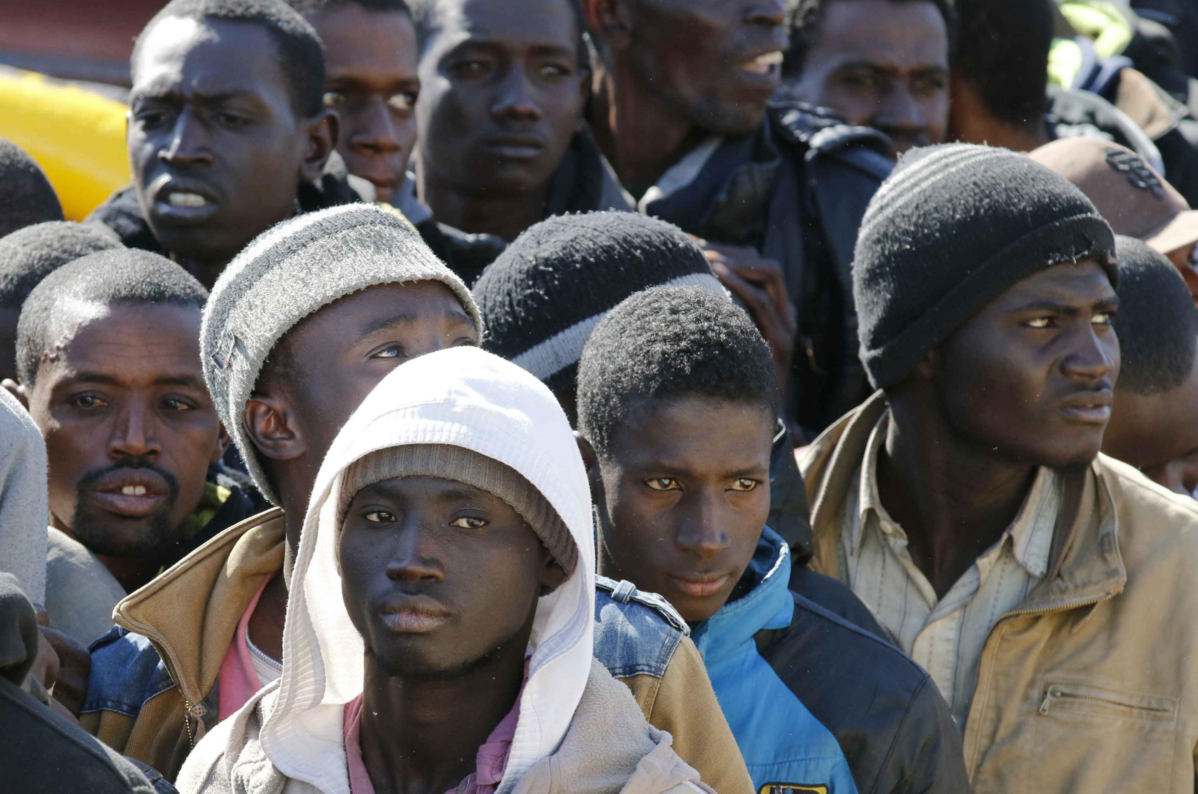 Негр француз. Афроамериканцы в Африке. Африканские беженцы. Африканские мигранты.