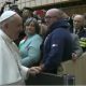 Papa Francesco incontra i terremotati (foto tratta da Twitter Catholic Sat)