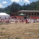I bambini mangiano la pizza davanti al cantiere, 19 maggio