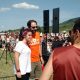 Neri Marcorè e una ragazza a Spelonga per RisorgiMarche