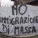 Pagliare, striscioni contro i migranti in via Tevere 15