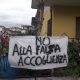 Pagliare, striscioni contro i migranti in via Tevere 3