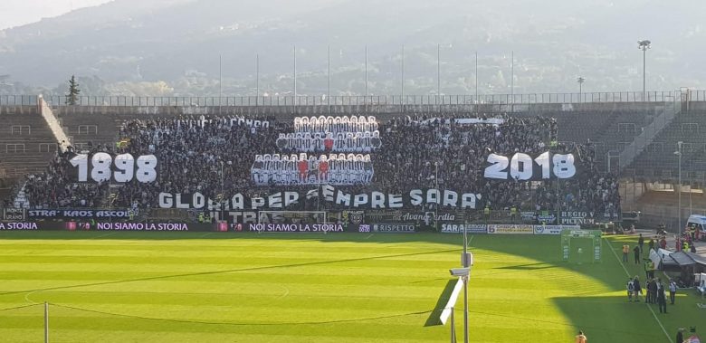 120 Ascoli Calcio, coerografia (foto Adelaide Lelli)