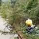 Pista ciclabile sul Castellano tra ostacoli e immondizia