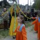 le allieve dello Spontini danzano su musiche medievali davanti alla statua di Cecco