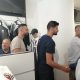 I calciatori bianconeri all'arrivo nell'Ascoli Store accolti dal dg Gianni Lovato
