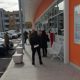 Centobuchi, fila davanti ad un supermercato. 13 marzo 2020