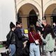 L'ombra del giorno, l'attore Riccardo Scamarcio a colloquio con la Troupe in piazza del Popolo ad Ascoli. 24 aprile 2021