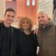 Anna Mazzamauro insieme a due fan a fine spettacolo